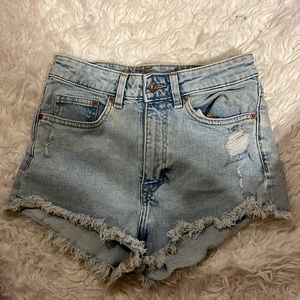 Very true to size, light wash denim shorts sz 4